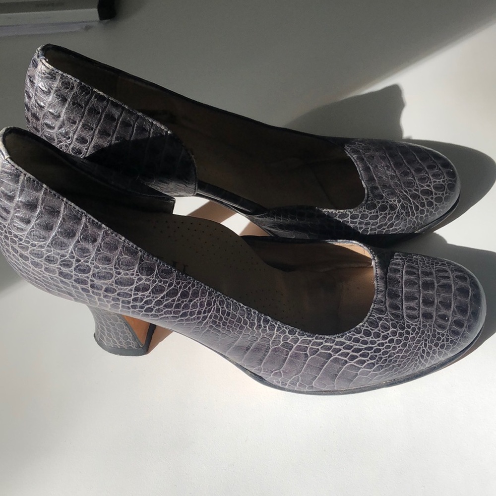 Grey leather Anyi Lu comfort pump